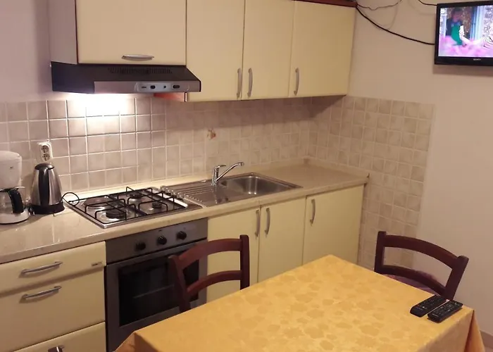 Radovan アパート ポレッチ